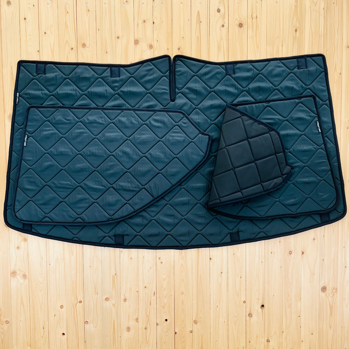 Lagerware: Magnet-Thermomatten VW T6.1 Cockpit-Set [DriveDressy Magic Forest Green/ Schwarz]