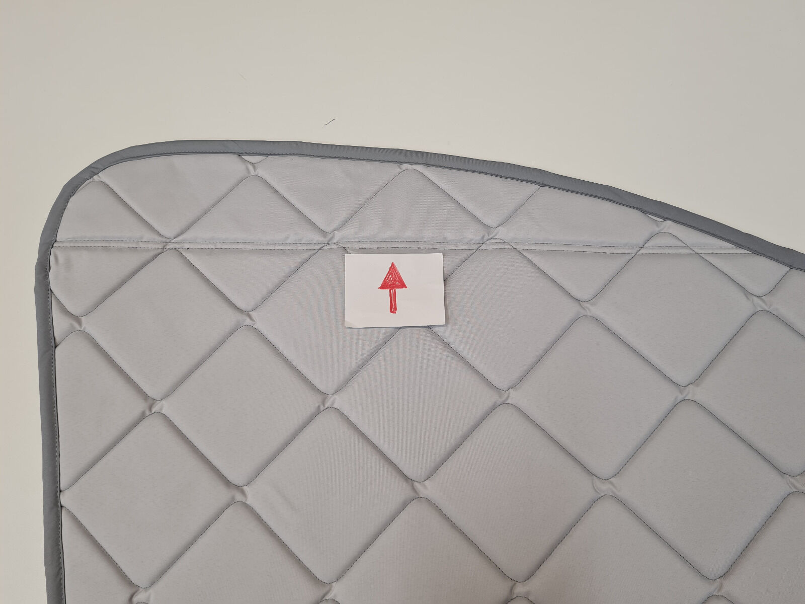 B-Ware: Magnet-Thermomatte VW Caddy Seitenscheibe Cockpit Beifahrerseite mit Klappnaht für Lüftungsgitter (inkl. kleiner Dreiecksscheibe) [Stone (Grau)/Lichtgrau]