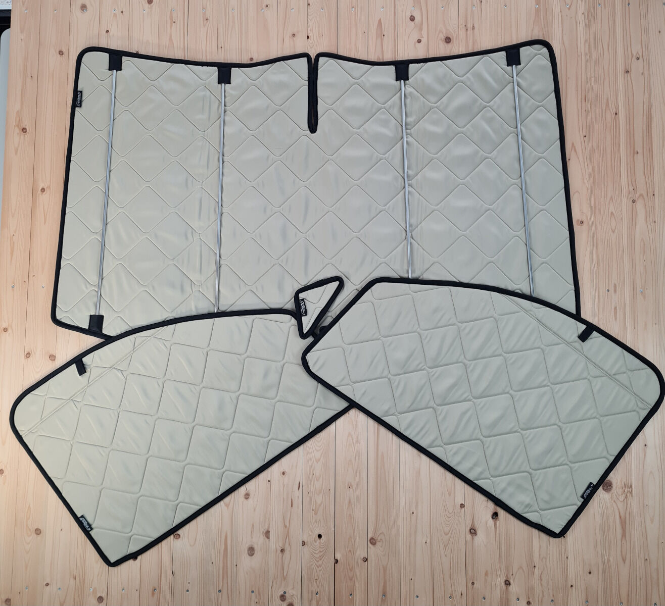 Lagerware: Magnet-Thermomatte Mercedes V-Klasse Cockpit-Set [sand Beige/ Schwarz]