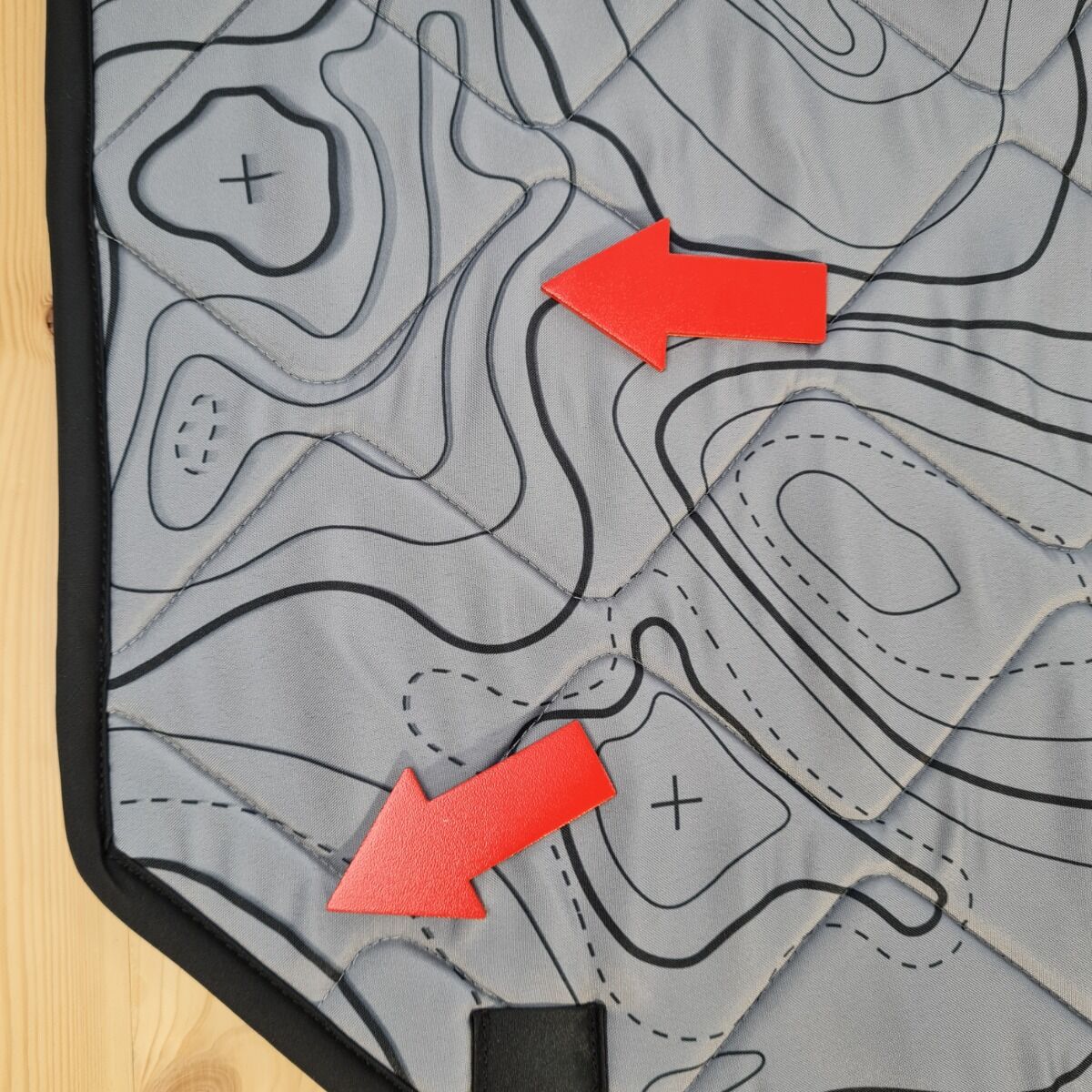 B-Ware: Magnet-Thermomatte Ford Transit und Tourneo Custom Windschutzscheibe mit Innenraum-Rückspiegel [Drive Dressy Wild Lines Grey / Schwarz]