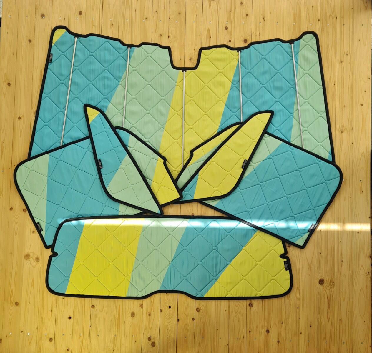 Lagerware: Magnet-Thermomatte VW ID. Buzz Komplett-Set [Sunbeam Candy / Schwarz]