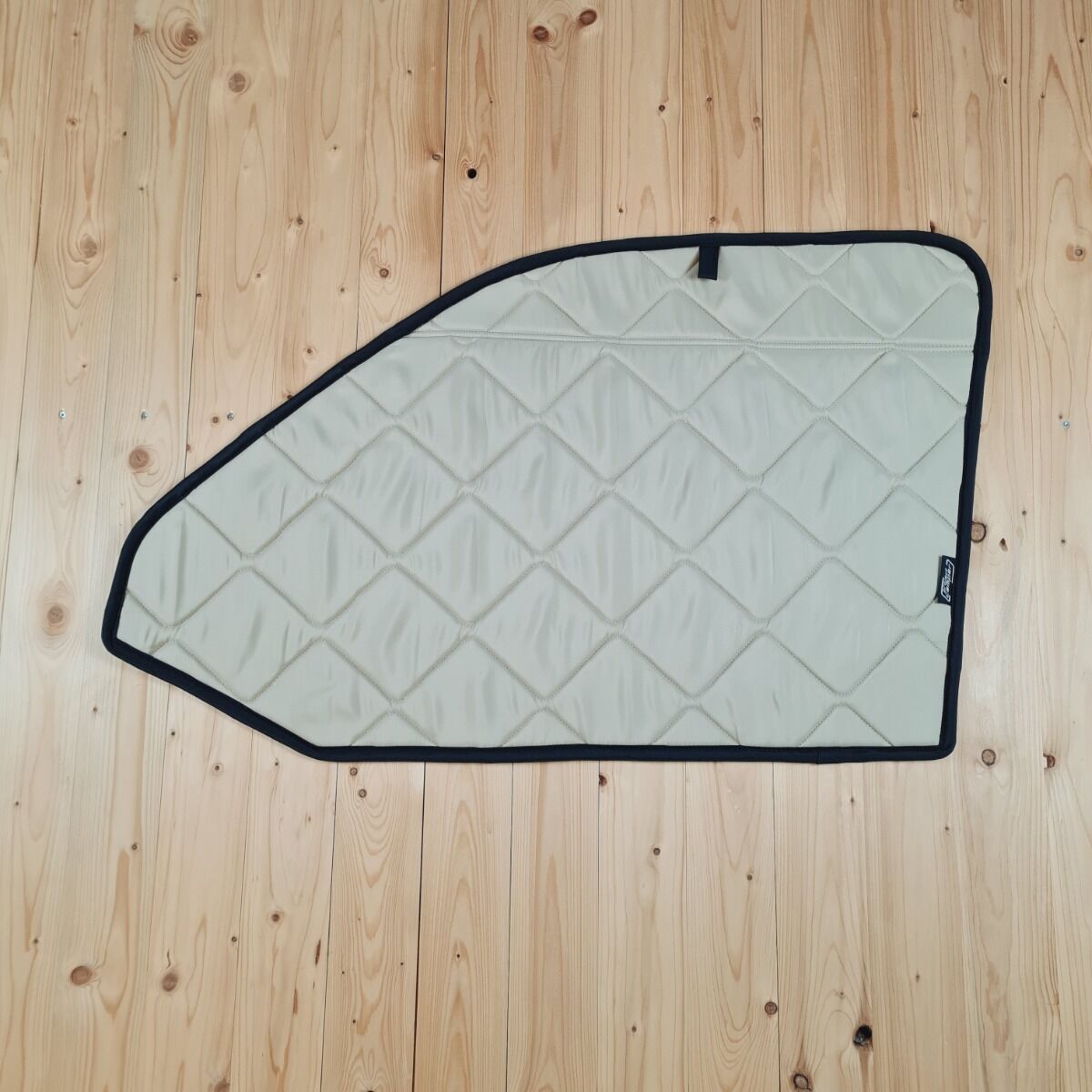 B-Ware: Magnet-Thermomatte VW T6 Seitenscheibe Cockpit Beifahrerseite mit Klappnaht für Lüftungsgitter [Sand (Beige) / Schwarz]