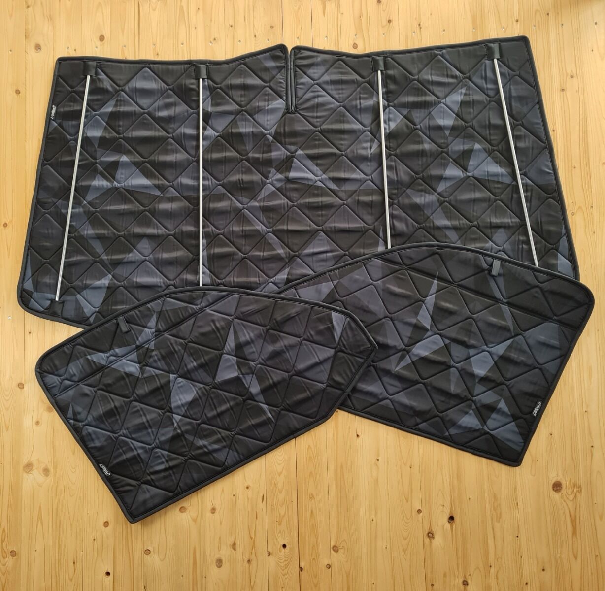 Lagerware: Magnet-Thermomatte VW T6 Cockpit-Set [Polygon stone / Schwarz]