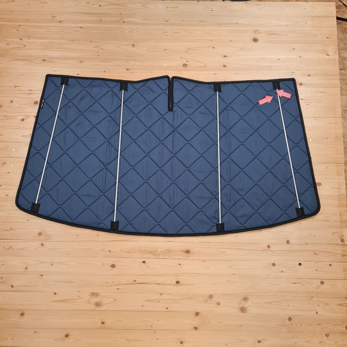 B-Ware: Magnet-Thermomatte VW T5, T6 und T61 Windschutzscheibe mit Innenraum-Rückspiegel [DriveDressy misty mountains blue / Schwarz]