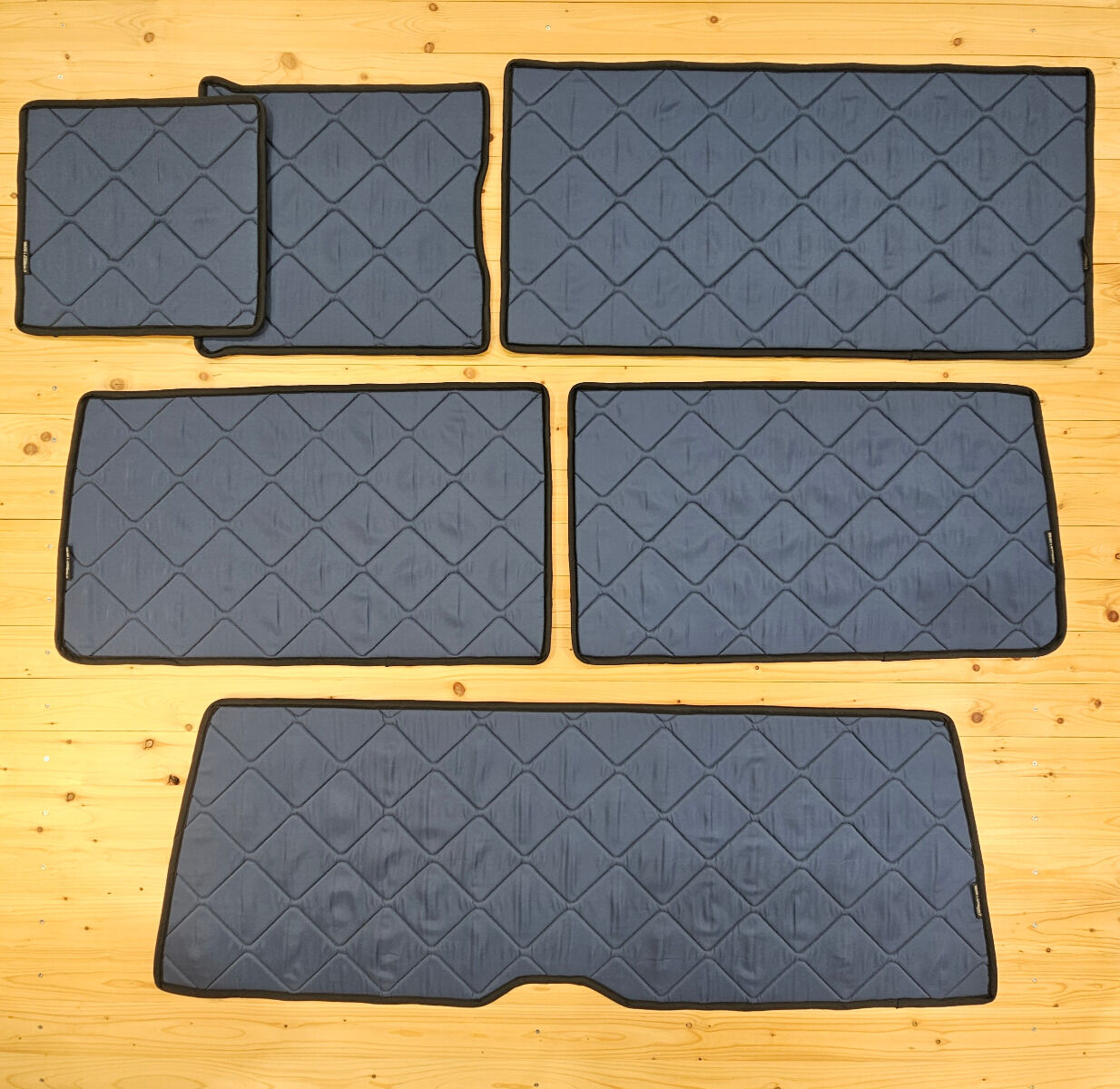 Stock item: Magnet thermal mat VW Crafter 2 (2017-present) cockpit set [DriveDressy Grey/ Black]