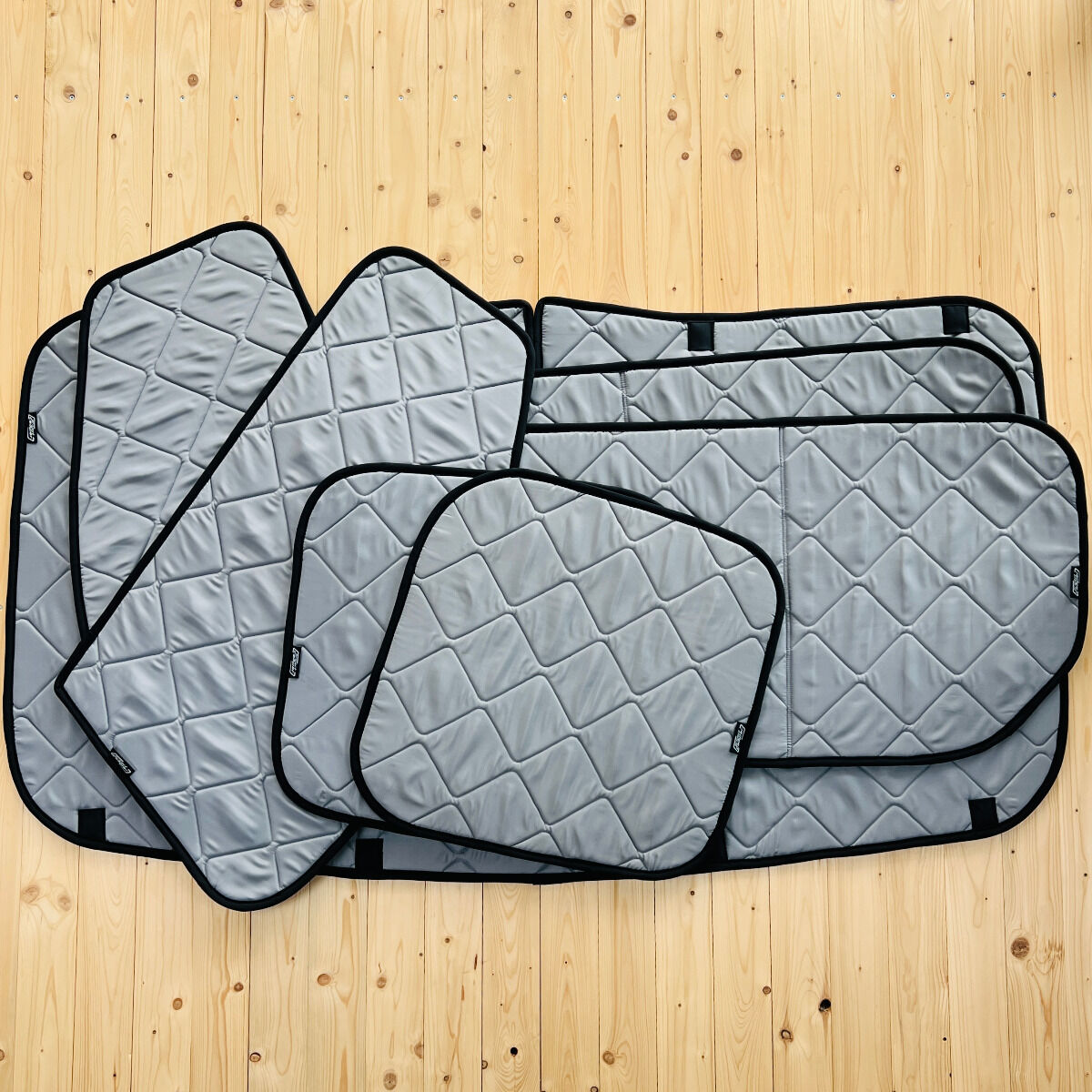 Lagerware: Magnet-Thermomatten Renault Trafic 3 (baugleich: Fiat, Nissan, Opel) (2014-heute) Komplett-Set [Stone (Grau) / Schwarz]