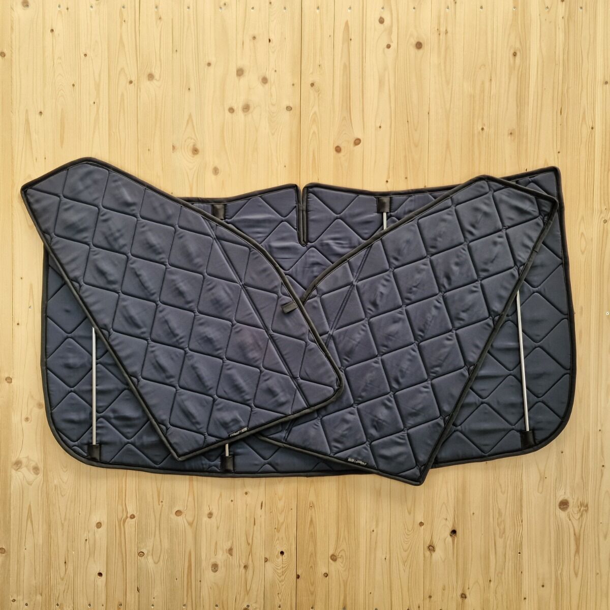 Lagerware: Magnet-Thermomatten Fiat Doblo 2, Opel Combo 4 Cockpit-Set mit Klappnaht [DriveDressy Misty Mountains Blue / Schwarz]