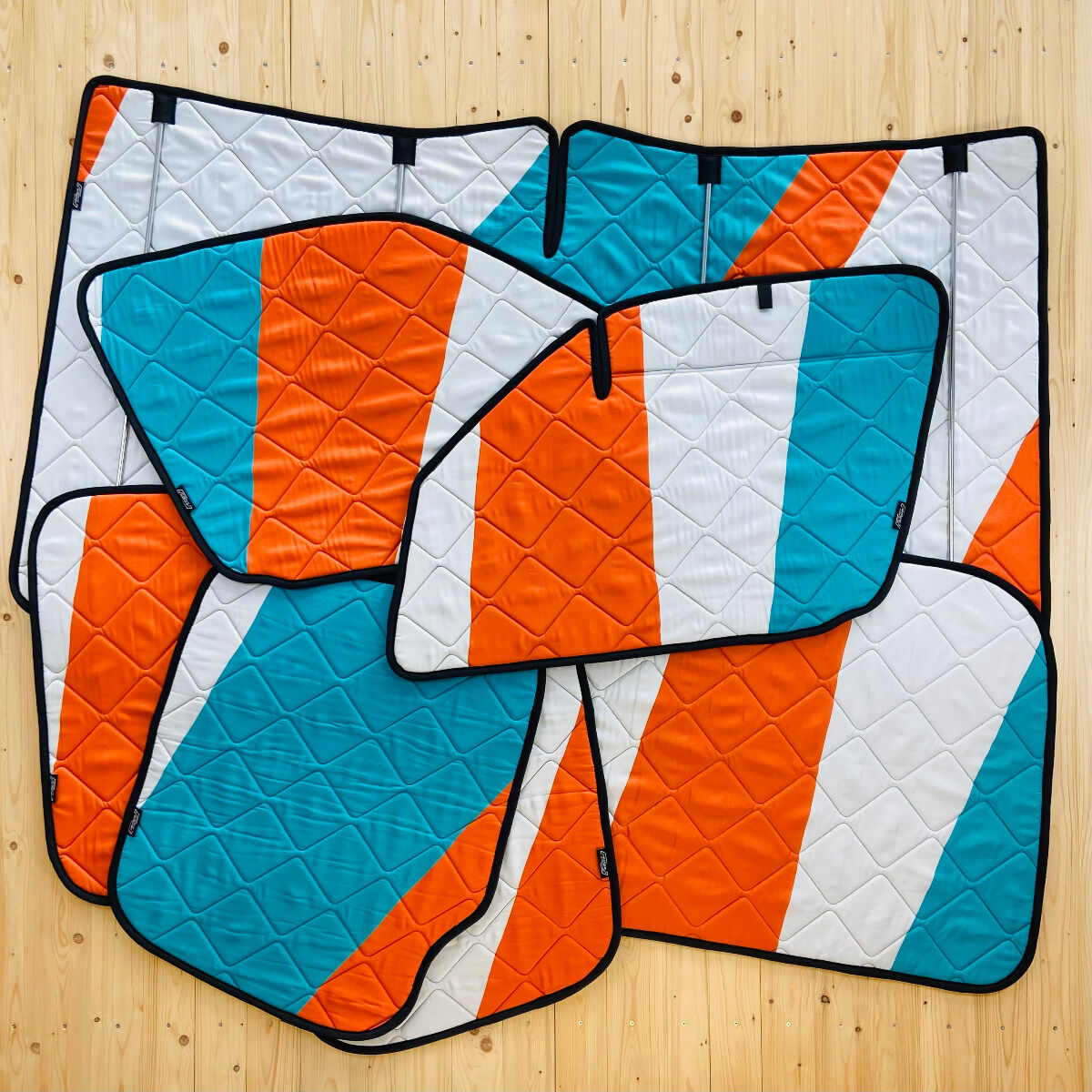 Lagerware: Magnet-Thermomatten VW Crafter und Mercedes Sprinter Komplett-Set  [Sunbeam Coast / Schwarz]