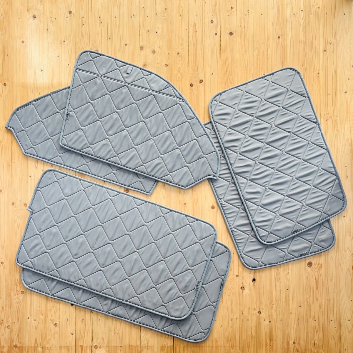 Lagerware: Magnet-Thermomatten VW T6.1 Komplett-Set mit Klappnähten [Stone (Grau) / Lichtgrau]