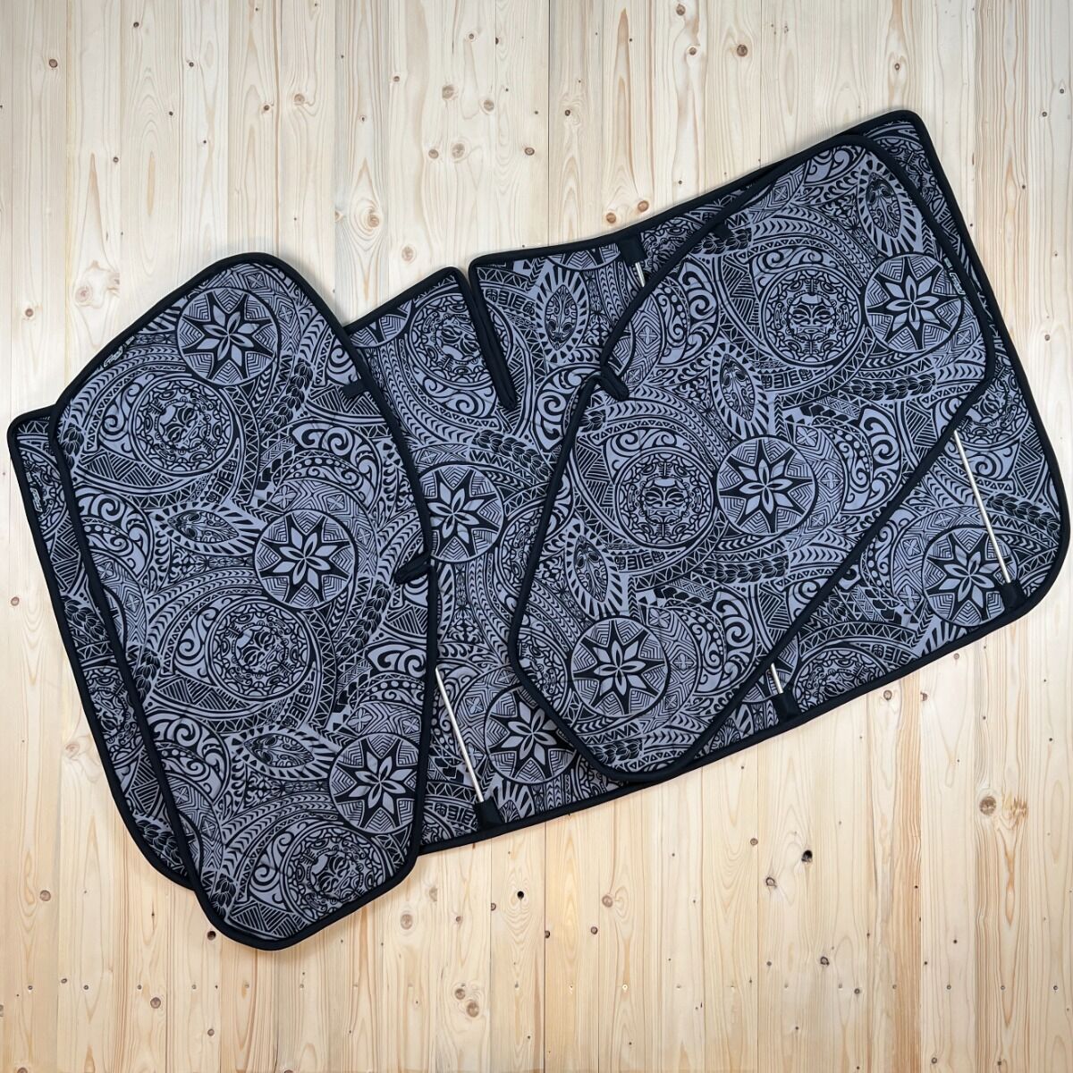 Lagerware: Magnet-Thermomatten Opel Vivaro A, Renault Trafic (2001-2014) Cockpit-Set [DriveDressy Hawaii Dream / Schwarz]