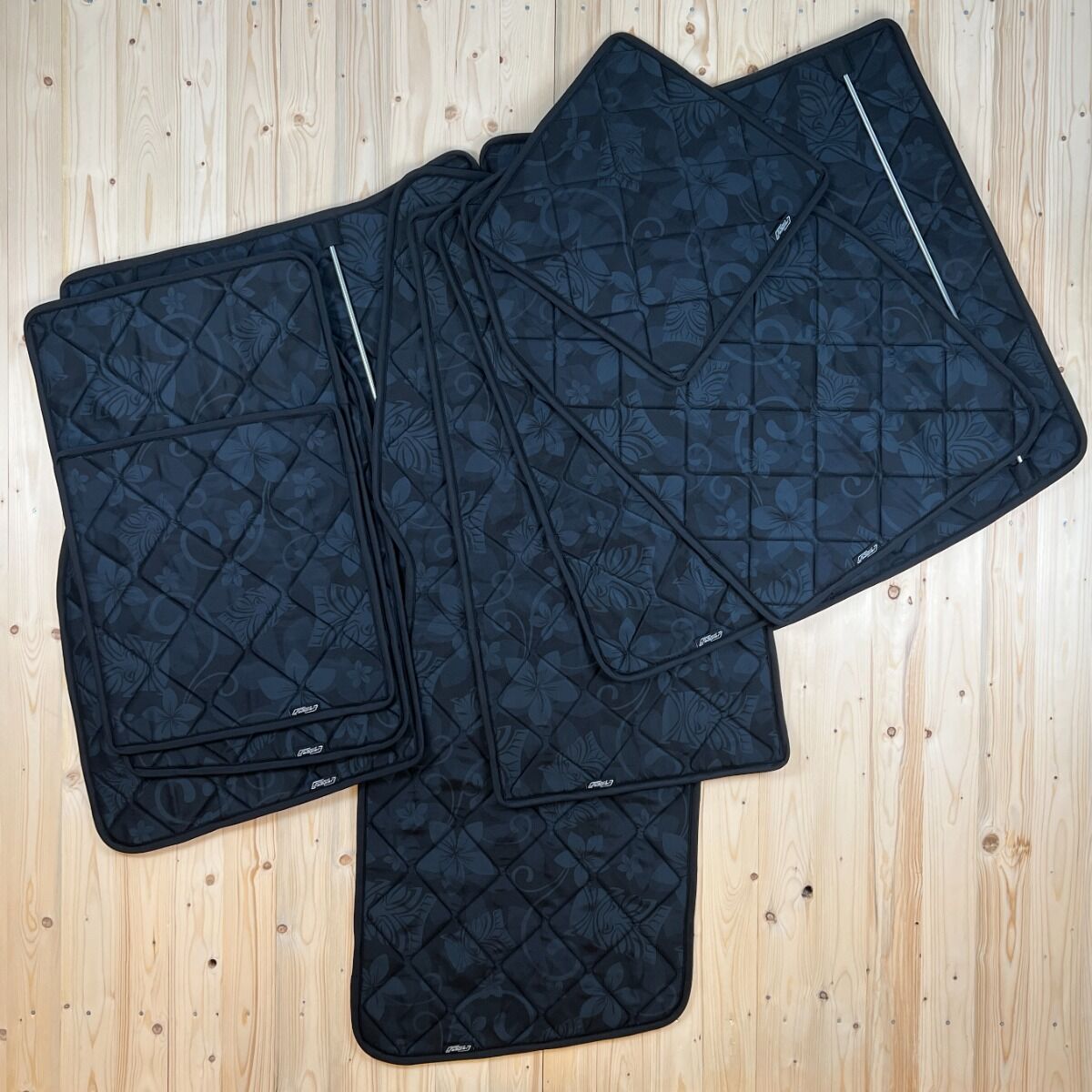 Lagerware: Magnet-Thermomatten VW T6 Komplett-Set [Tiki Mask Schwarz/ Schwarz]