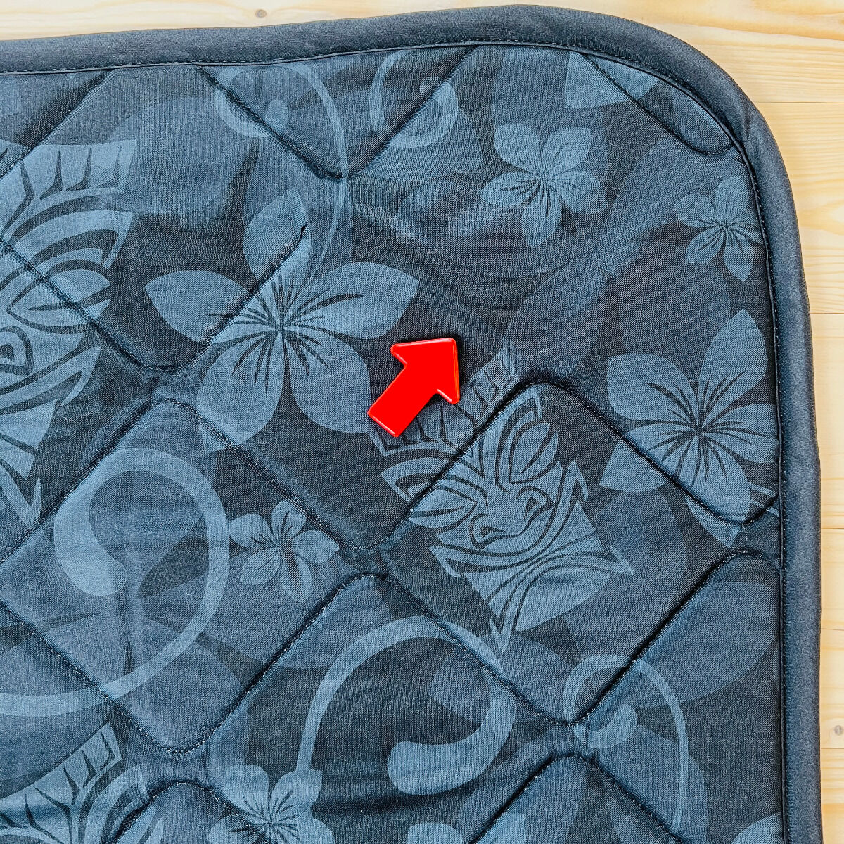 B-Ware: Magnet-Thermomatte VW Crafter und Mercedes Sprinter Seitenscheibe Mitte Fahrerseite (kompakt) [Apona Tiki Mask Schwarz/ Schwarz]