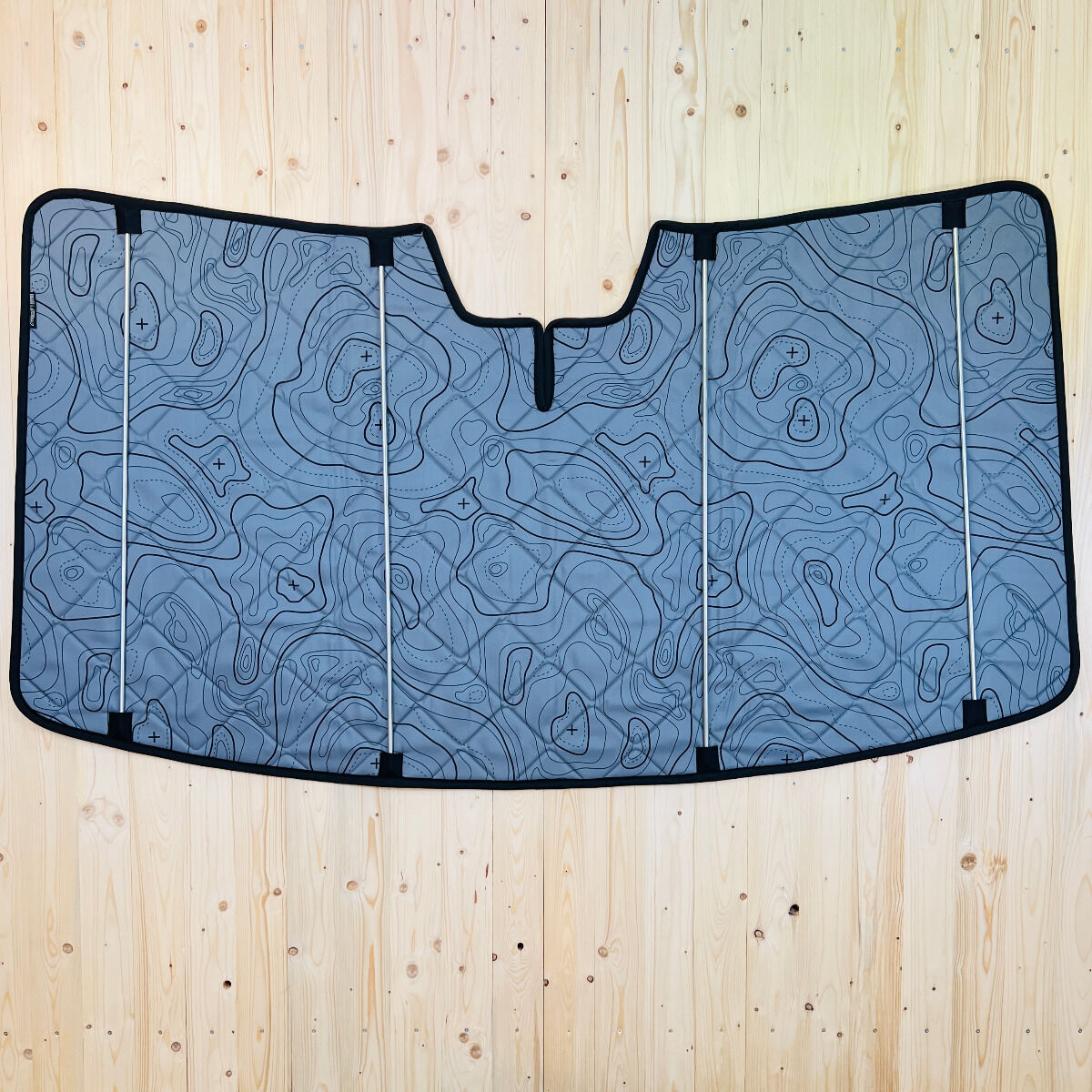 B-Ware: Magnet-Thermomatte VW Crafter 2 Windschutzscheibe mit Innenraum-Rückspiegel mit Gehäuse (Grand California) [DriveDressy Wild Lines Grey/ Schwarz]