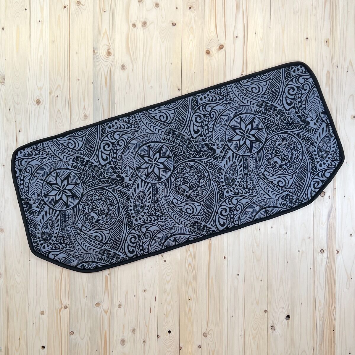 B-Ware: Magnet-Thermomatte Ford Transit und Tourneo Custom Heckscheibe ohne Scheibenwischer [DriveDressy Hawaii Dream/Schwarz]
