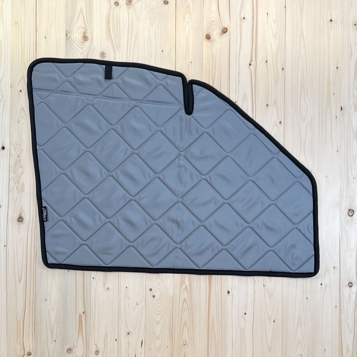 B-Ware: Magnet-Thermomatte VW Crafter 2 Seitenscheibe Cockpit Fahrerseite mit Klappnaht für Lüftungsgitter [Stone (grau)/Schwarz]