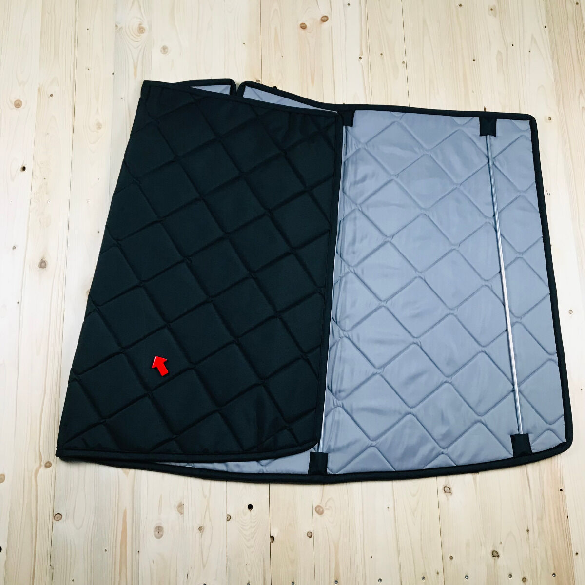 B-Ware: Magnet-Thermomatte VW T5 // T6 // T6.1 Windschutzscheibe mit Innenraum-Rückspiegel [Drive Dressy Grey/ Schwarz]