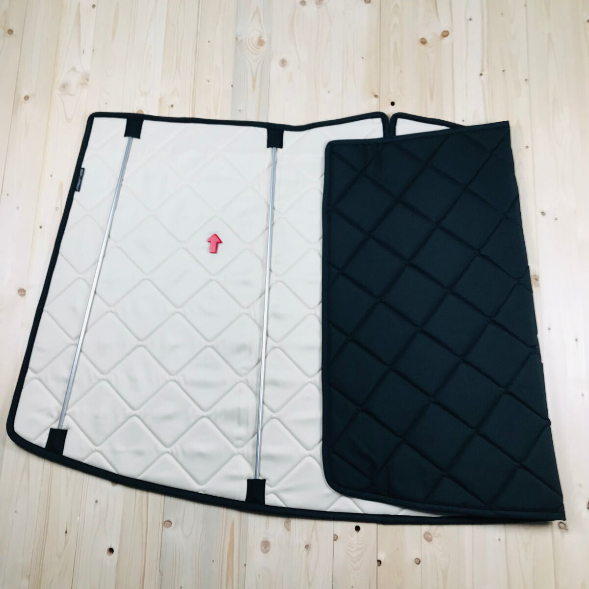 B-Ware: Magnet-Thermomatte VW T5 // T6 // T6.1 Windschutzscheibe mit Innenraum-Rückspiegel [Drive Dressy Vintage Leaves Beige/ Schwarz]
