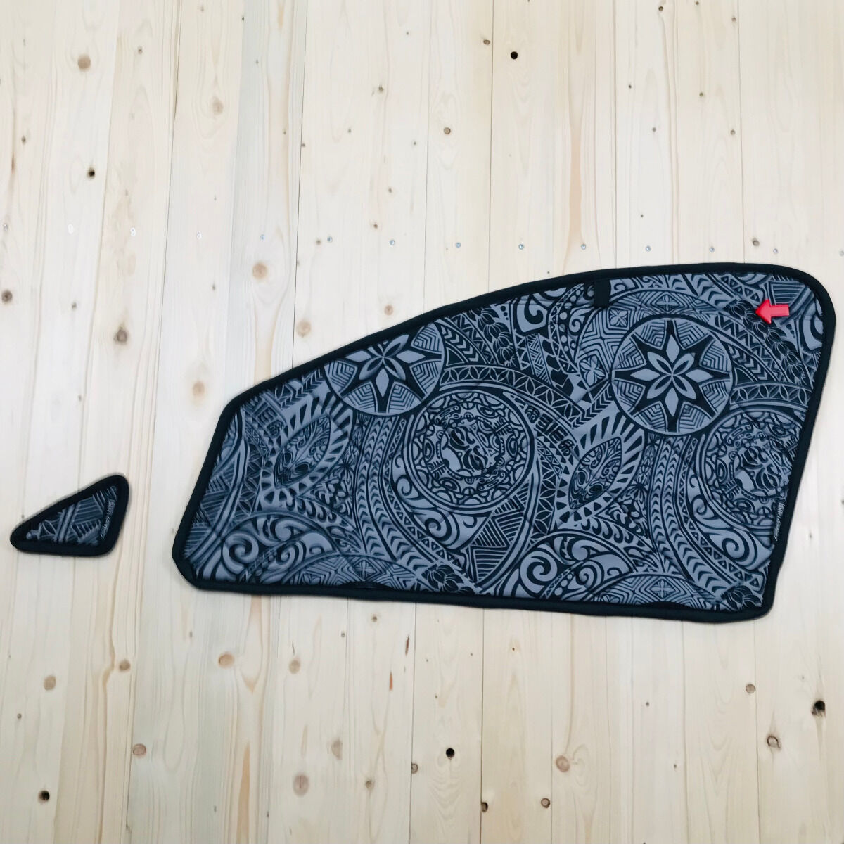B-Ware: Magnet-Thermomatte VW Caddy 5 Seitenscheibe Cockpit Beifahrerseite mit Klappnaht für Lüftungsgitter (inkl. kleiner Dreiecksscheibe) [Drive Dressy Hawaii Dream/ Schwarz]