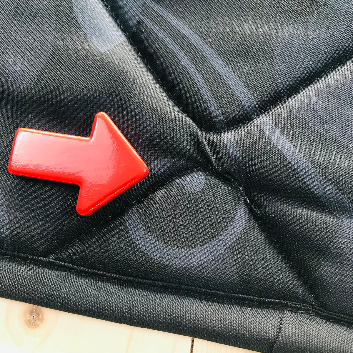 B-Ware: Magnet-Thermomatte Peugeot Rifter, Citroen Berlingo, Opel Combo, Toyota Proace City Heckscheibe Flügeltür Fahrerseite [Tiki Mask Schwarz/ Schwarz]