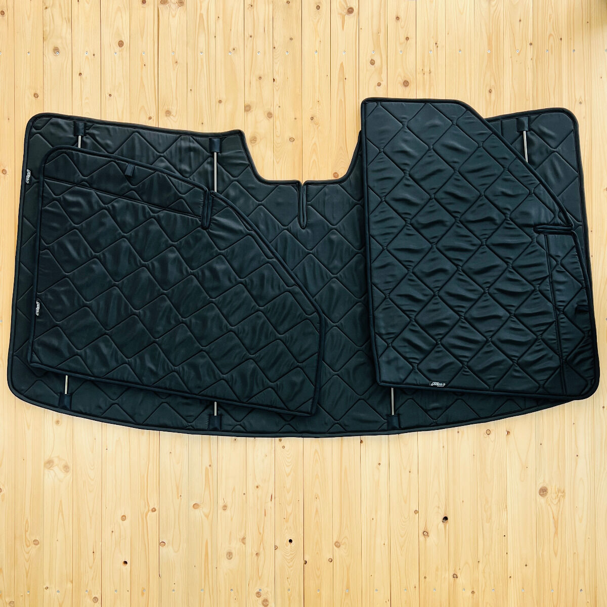 Lagerware: Magnet-Thermomatte VW Crafter 2, Grand California, (2017-heute) Cockpit-Set [Black (Schwarz)/ Schwarz]
