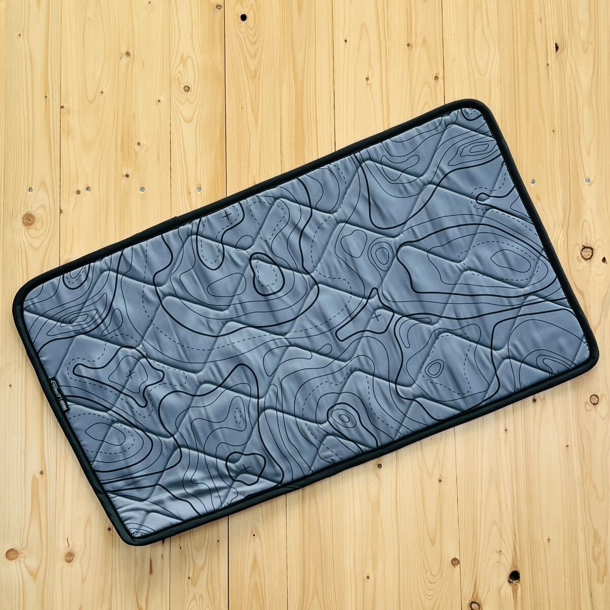 B-Ware: Magnet-Thermomatte VW T6.1 California Seitenscheibe hinten Beifahrerseite kurzer Radstand verkleidet [Drive Dressy Wild Lines Grey / Schwarz]