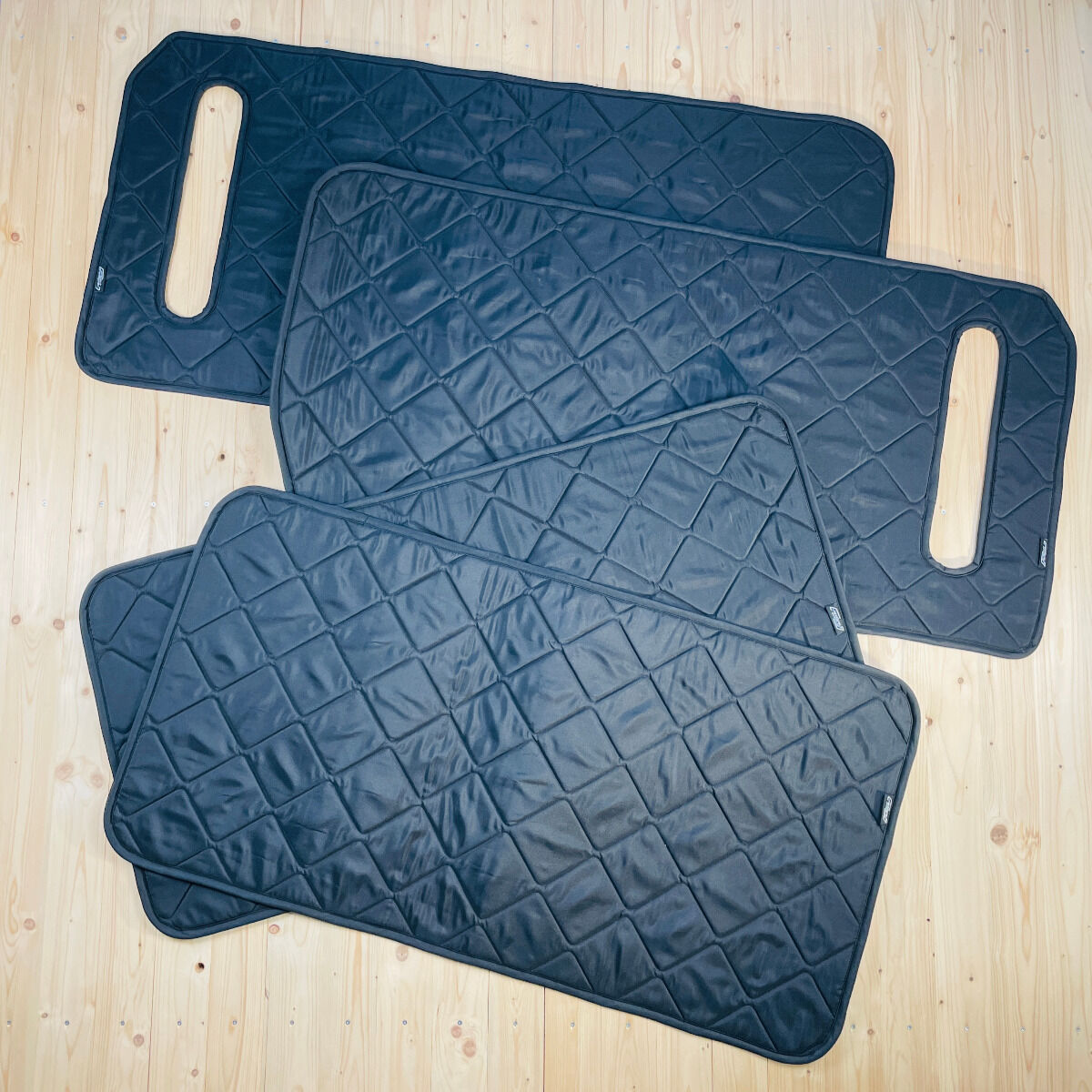 Lagerware: Magnet-Thermomatten Fiat Ducato, Peugeot Boxer u. Citroen Jumper  Wohnraum-Set unverkleidet (ohne Heckscheibe) Schwarz/ schwarz