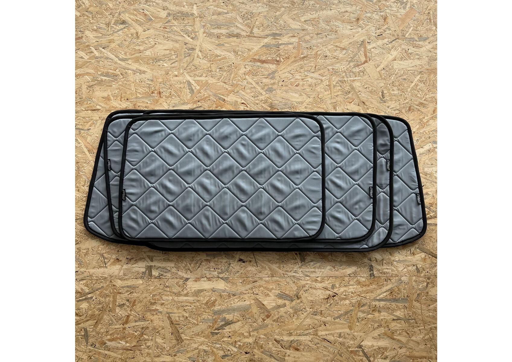 Lagerware: Magnet-Thermomatten VW T5 Wohnraum-Set [Stone (Grau) / Schwarz]