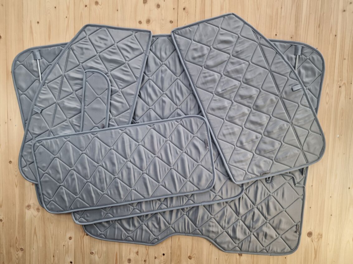 Lagerware: Magnet-Thermomatte Citroen Jumpy, Spacetourer (baugleich: Opel, Peugeot, Pössl, Toyota) Komplett- Set mit Klappnaht [Grau (Stone)/ Lichtgrau]