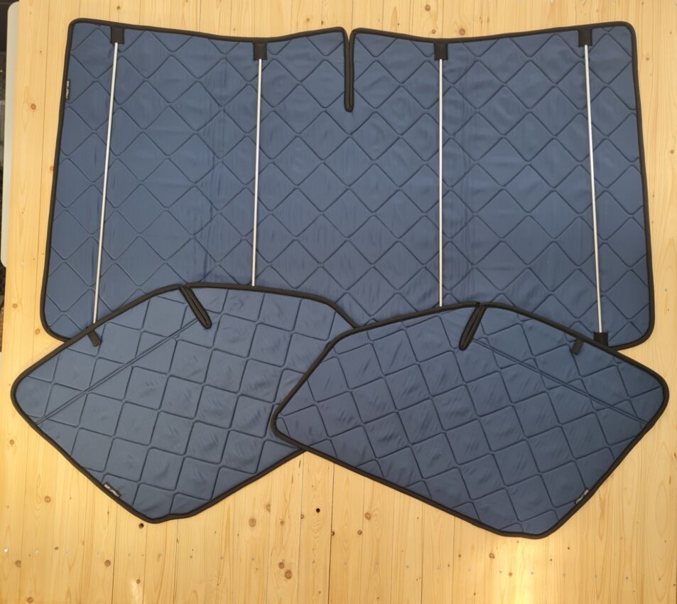 Lagerware: Magnet-Thermomatte VW Crafter und Mercedes Sprinter Cockpitset [DriveDressy Misty Mountains / Schwarz]