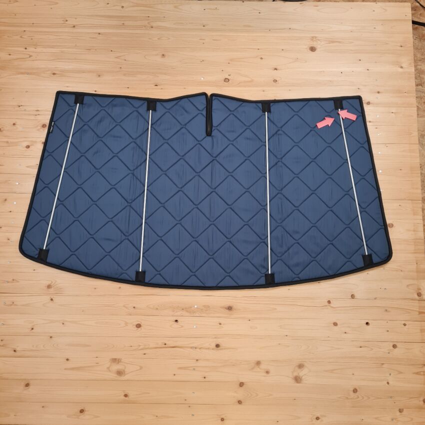 B-Ware: Magnet-Thermomatte VW T5, T6 und T61 Windschutzscheibe mit Innenraum-Rückspiegel [DriveDressy misty mountains blue / Schwarz]
