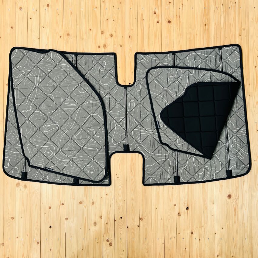 Lagerware: Magnet-Thermomatte Mercedes Sprinter 3 (2018-heute) Cockpit-Set (schmales Gehäuse + MPC) [DriveDressy Wild lines Olive/ Schwarz]