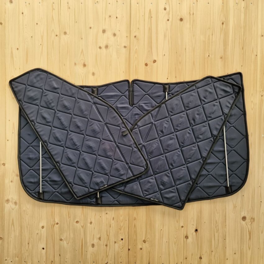 Lagerware: Magnet-Thermomatten Fiat Doblo 2, Opel Combo 4 Cockpit-Set mit Klappnaht [DriveDressy Misty Mountains Blue / Schwarz]