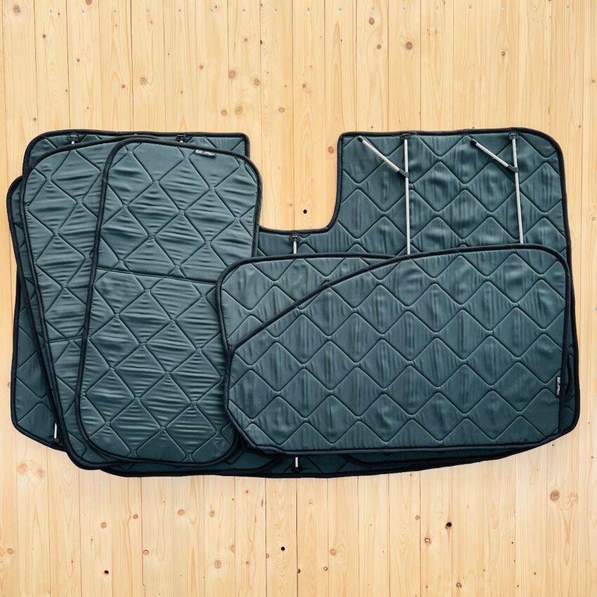 Lagerware: Magnet-Thermomatten Ford Transit, Tourneo Custom V710 (2023-heute) Komplett-Set [DriveDressy Magic Forest Green / Schwarz]
