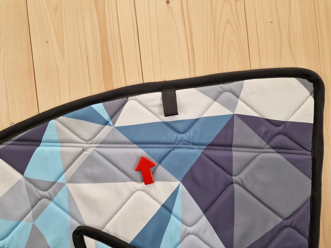 B-Ware: Magnet-Thermomatte Mercedes V-Klasse Cockpit Beifahrerseite mit Klappnaht für Lüftungsgitter (inkl. kleiner Dreiecksscheibe)
