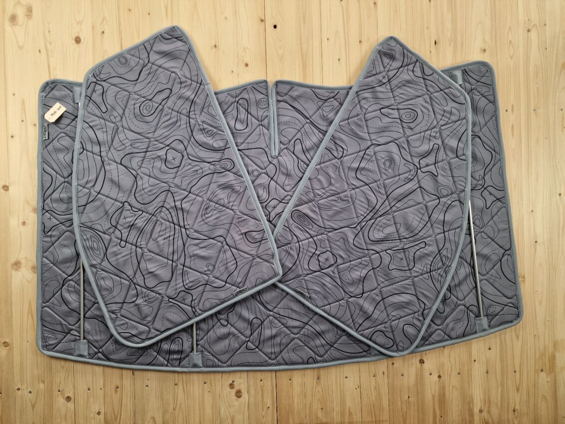 Lagerware: Magnet-Thermomatten Mercedes V-Klasse, Vito Cockpit-Set [DriveDressy Wild Lines Grey/ Lichtgrau]