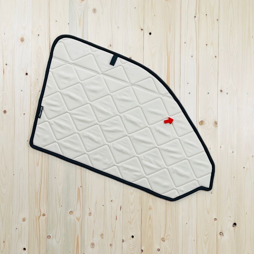 B-Ware: Magnet-Thermomatte VW T6.1 Cockpit-Seitenscheibe Fahrerseite, mit Klappnaht für Lüftungsgitter [Drive Dressy Vintage Leaves (Beige)/ Schwarz]