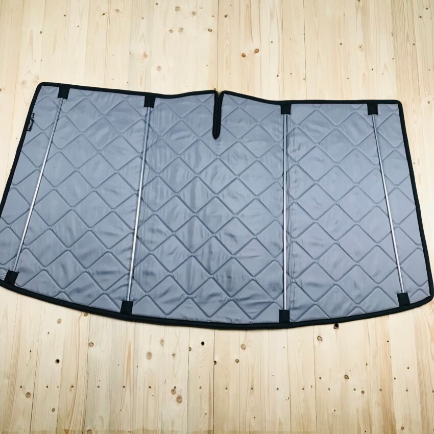 B-Ware: Magnet-Thermomatte VW T5 // T6 // T6.1 Windschutzscheibe mit Innenraum-Rückspiegel [Drive Dressy Grey/ Schwarz]