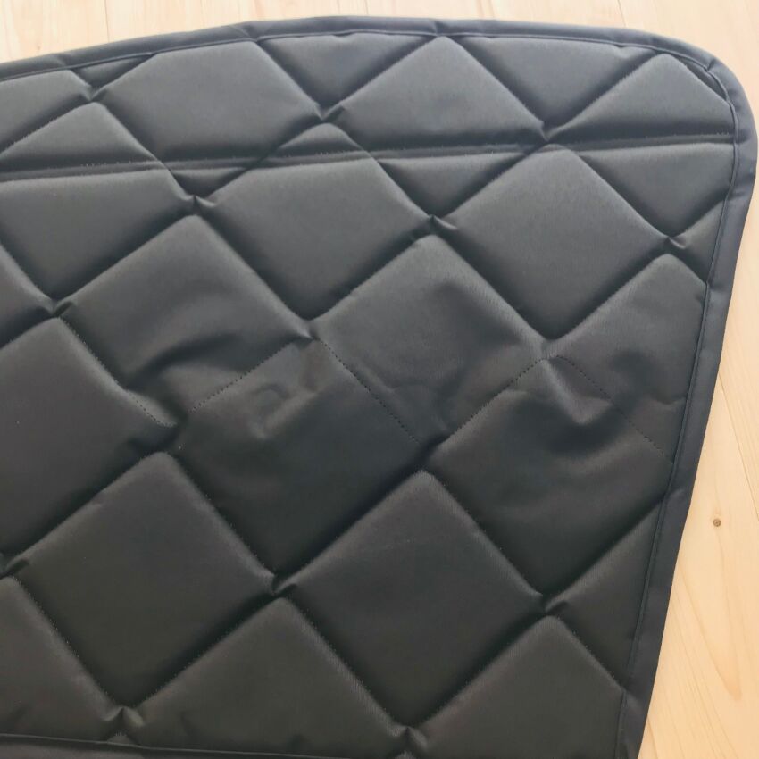 B-Ware: Magnet-Thermomatte VW Caddy 5 Seitenscheibe Cockpit Fahrerseite mit Klappnaht für Lüftungsgitter (inkl. kleiner Dreiecksscheibe) [Funky Beach/ Schwarz]
