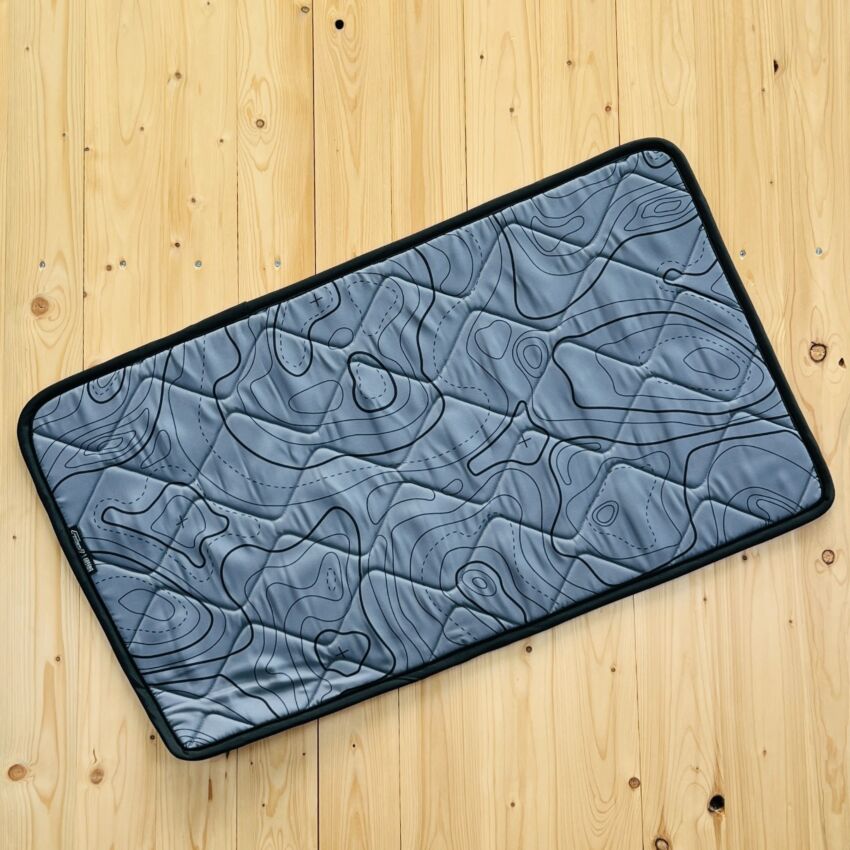 B-Ware: Magnet-Thermomatte VW T6.1 California Seitenscheibe hinten Beifahrerseite kurzer Radstand verkleidet [Drive Dressy Wild Lines Grey / Schwarz]