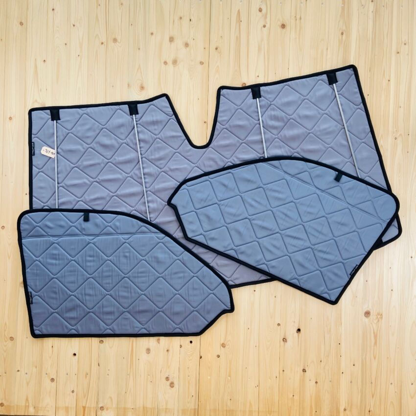Lagerware: Magnet-Thermomatte VW T6.1 Cockpit-Set mit Innenraum-Rückspiegel und großem v-förmigem Gehäuse [DriveDressy Grey/ Schwarz]