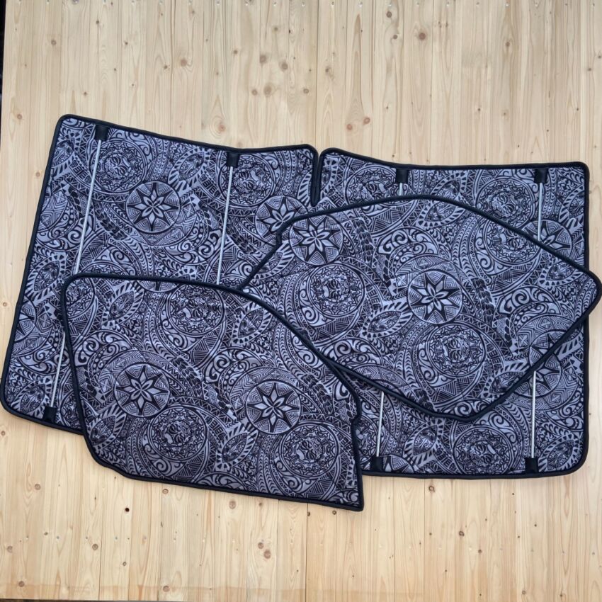 Lagerware: Magnet-Thermomatte Mercedes Sprinter 3 Cockpit-Set mit Haltegriffen  [Drive Dressy Hawaii Dream / Schwarz]