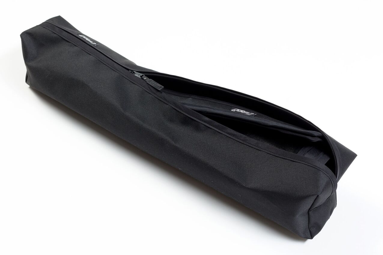 Maßgeschneiderte Schutztasche für Magnet-Moskitonetze mit Reißverschluss geöffnet