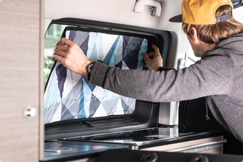 Magneet-thermomat wordt aangebracht en de magneetposities worden gemarkeerd