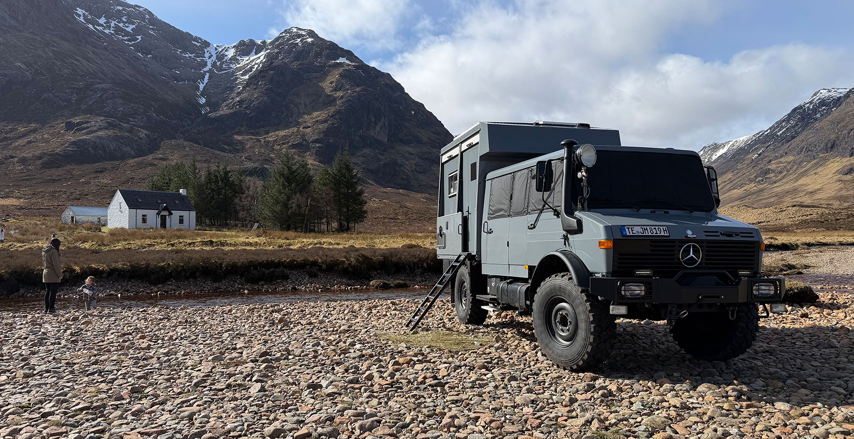 Mercedes Unimog Doppelkabine Magnet-Außenisolierung in Schottland